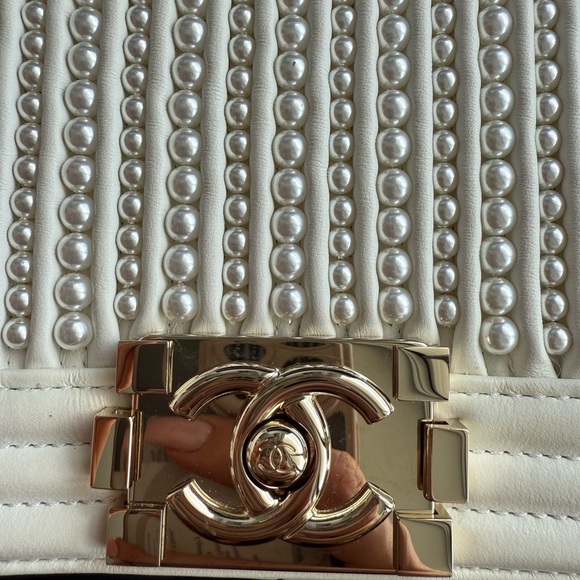 Chanel Calfskin Pearl Medium Boy Bag Flap White Handbag - Picture 5 of 16